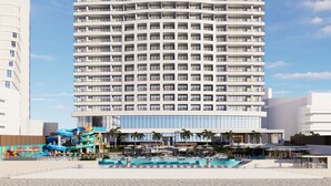 Ein modernes Hotel mit großzügigem Poolbereich, Sitzgelegenheiten im Freien und einer Rutsche.