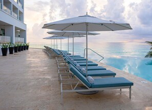 3 outdoor pools, sun loungers