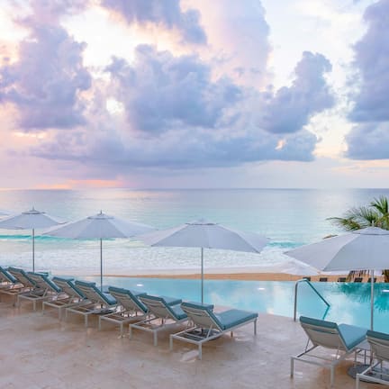 3 outdoor pools, sun loungers
