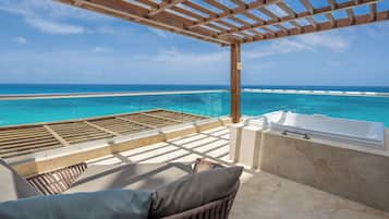 Superior Two Bedroom Presidential Suite - Ocean View | 露台/庭院