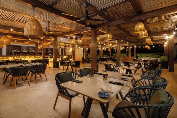 4 restaurants, breakfast, lunch, dinner served; Italian cuisine - Sun Palace Cancun - Adults Only - All-inclusive (Cancun)