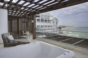 Superior Two Bedroom Presidential Suite - Ocean View | Näkymä huoneesta
