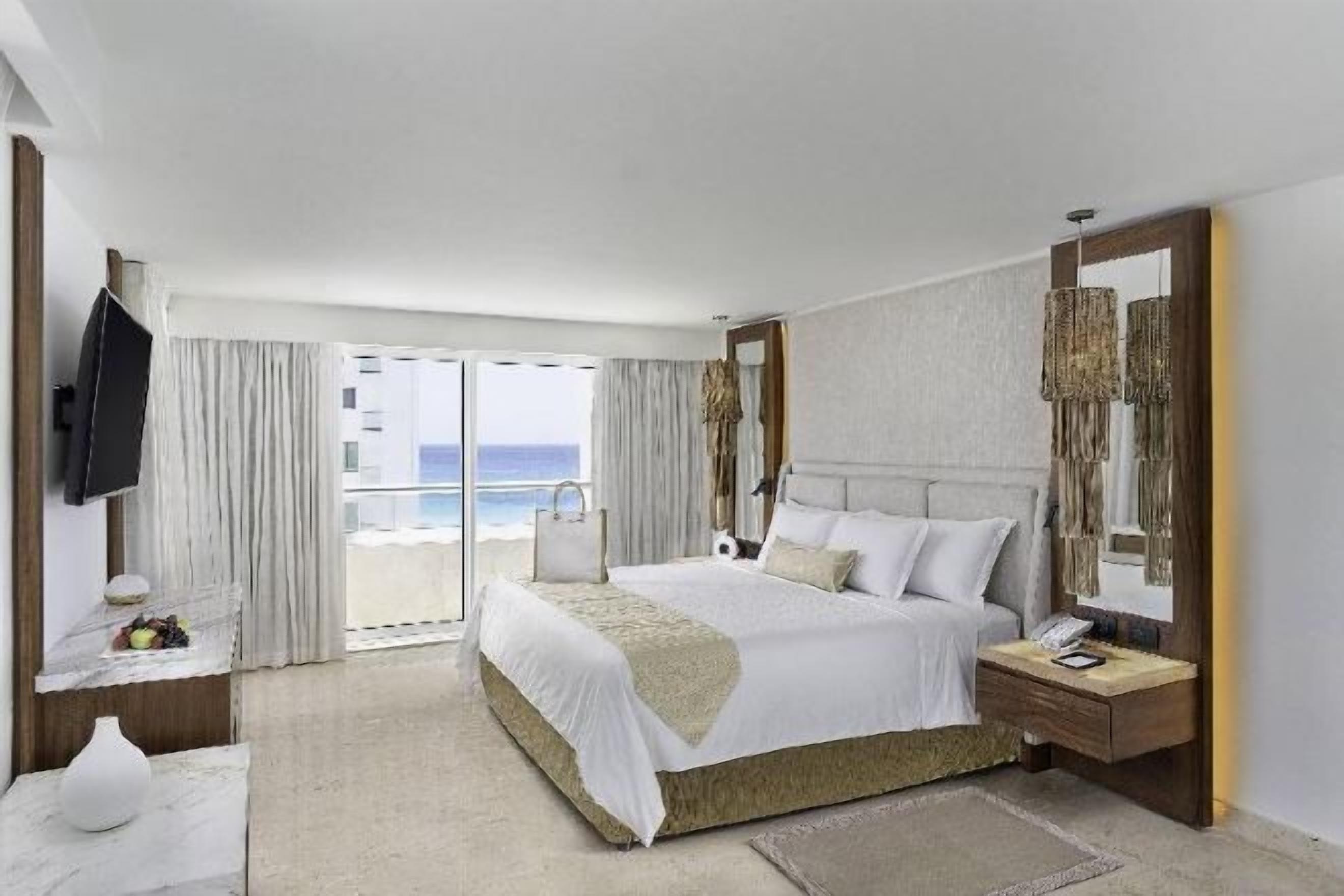 Hypo-allergenic bedding, down comforters, free minibar, in-room safe