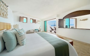 Master Oceanfront Suite with Jacuzzi | Premium bedding, down comforters, minibar, in-room safe