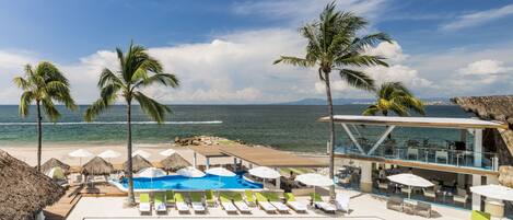 2 piscinas al aire libre (de 07:00 a 20:00), sombrillas, tumbonas