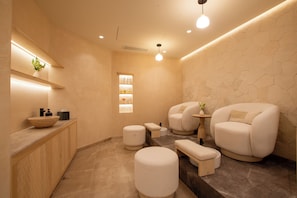 Couples treatment rooms, sauna, steam room, body treatments