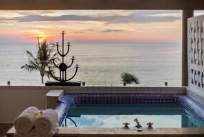 Honeymoon Oceanfront Suite with Jacuzzi | Terrasse/Patio