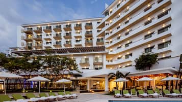 Vista frontal de la propiedad