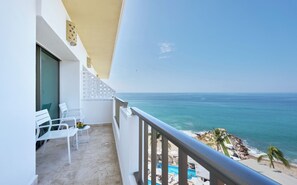 Spa Oceanfront Suite with Jacuzzi | Terrasse/Patio