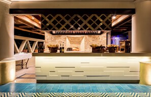 3 restaurants, breakfast, lunch, dinner served; international cuisine