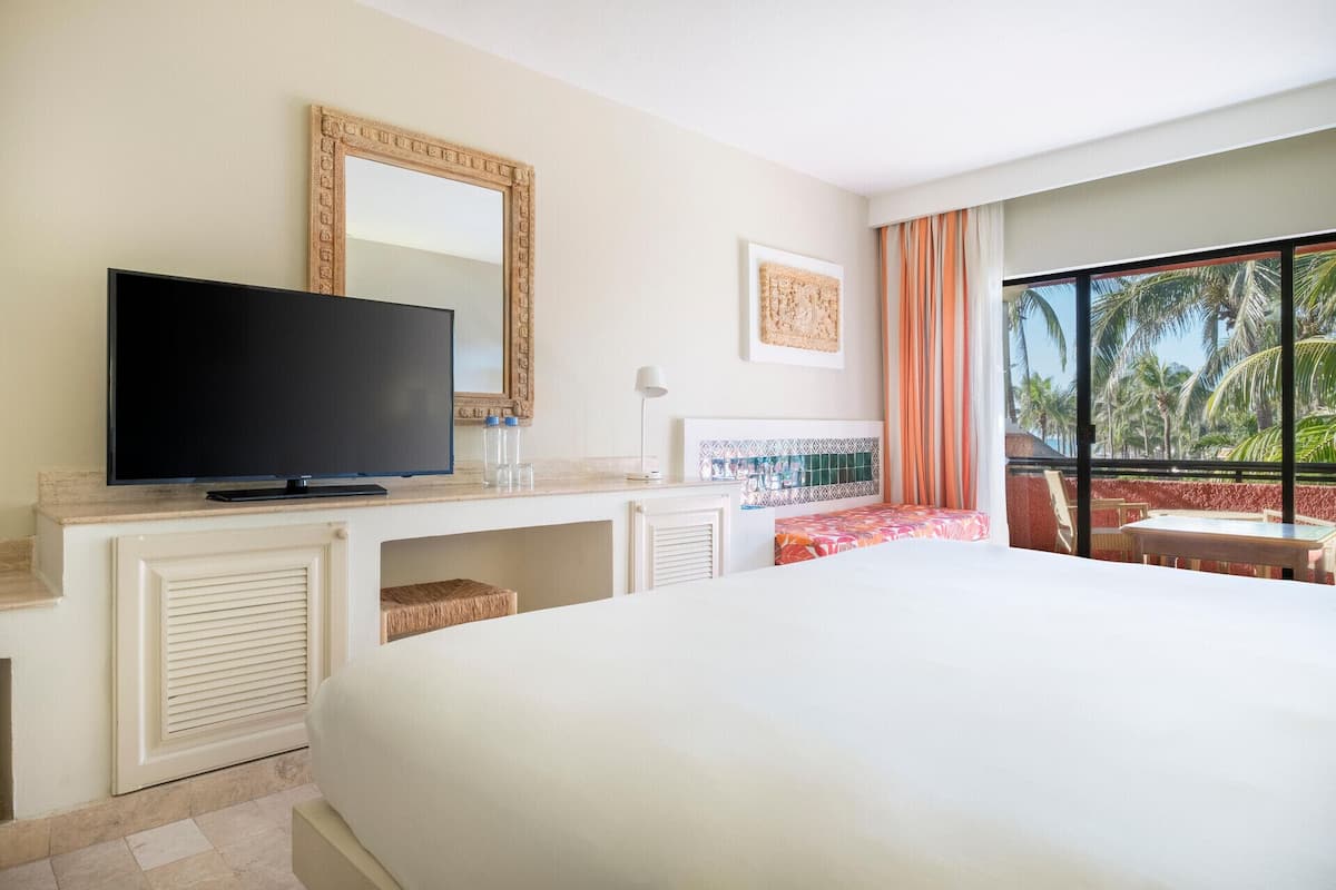 1 bedroom, premium bedding, down comforters, free minibar