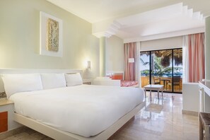 Bộ đồ giường cao cấp, chăn bông, minibar với thức uống miễn phí 