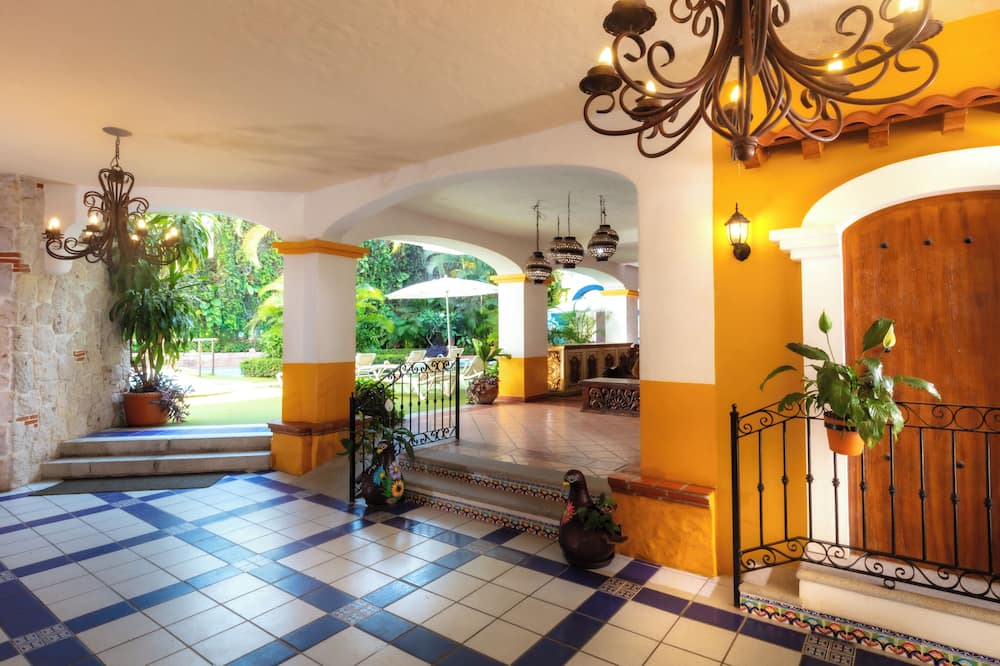 Los Arcos Suites