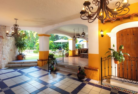Reception. Los Arcos Suites