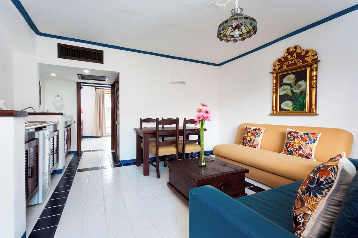 junior suite, 1 king bed | private kitchen | fridge, toaster, griddle, cookware/dishes/utensils