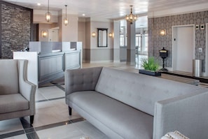 Lobby - Chateau Moncton Trademark Collection by Wyndham (Moncton)
