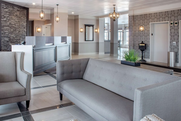 Lobby - Chateau Moncton Trademark Collection by Wyndham (Moncton)