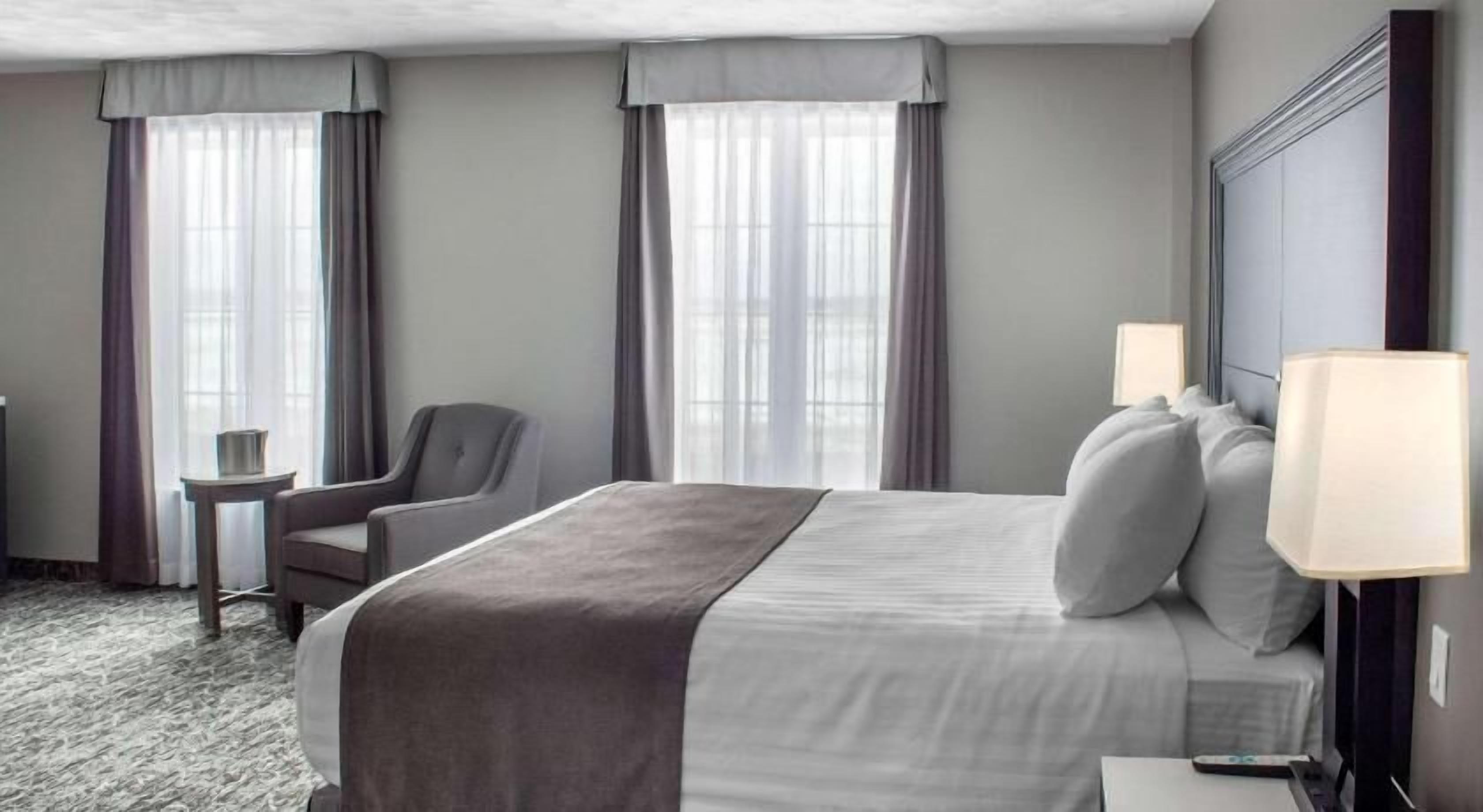 Skrivebord, skrivebord for bærbar PC og blendingsgardiner