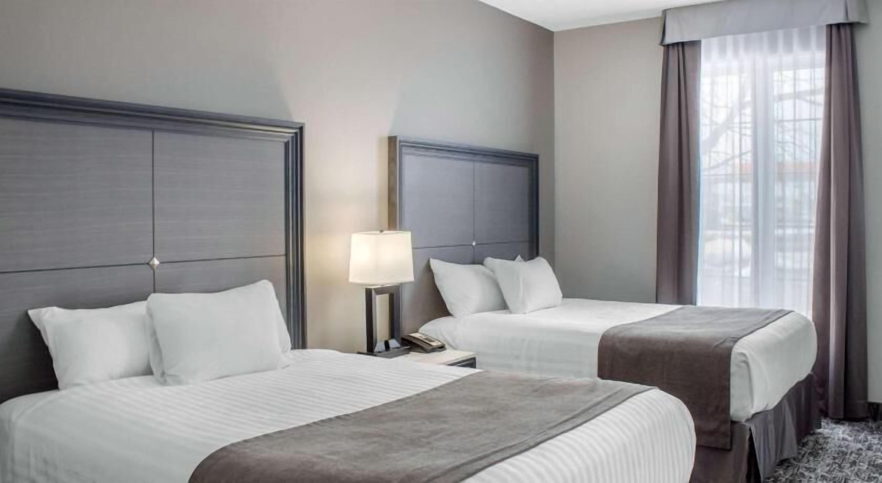 Skrivebord, skrivebord for bærbar PC og blendingsgardiner