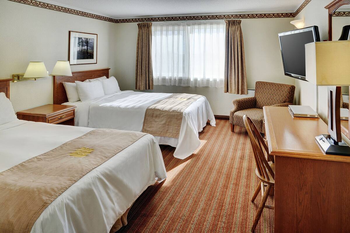Kamar Double Tradisional, 2 Tempat Tidur Queen | Seprai premium, meja kerja, kedap suara, dan setrika/meja setrika