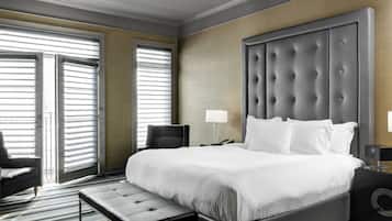 Egyptian cotton sheets, hypo-allergenic bedding, in-room safe, desk