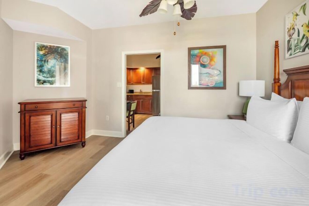 One-Bedroom King Suite