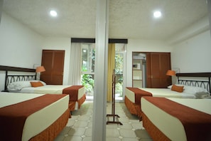 Habitación familiar | Ropa de cama de alta calidad, caja fuerte, escritorio