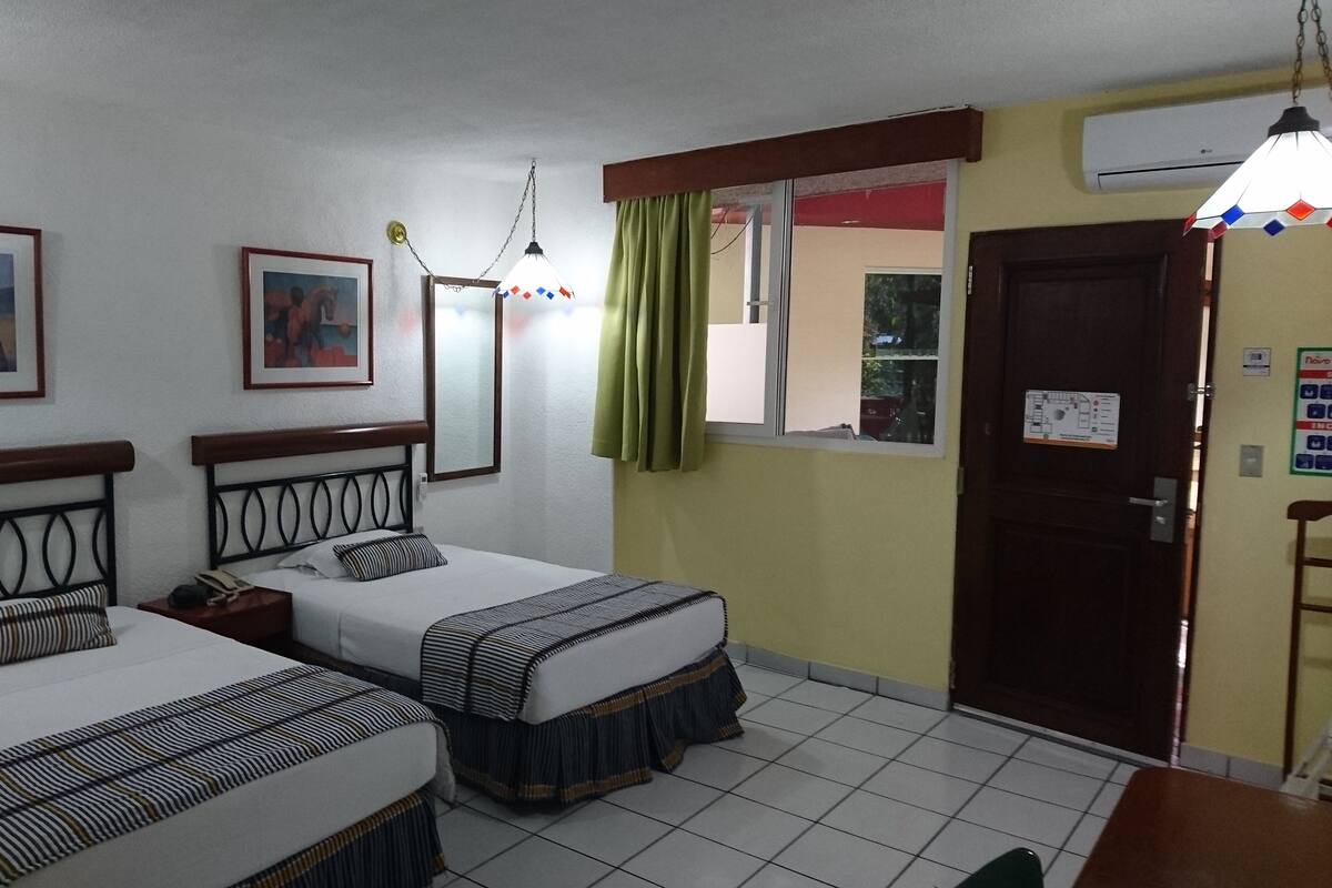 Habitación estándar, 1 habitación | Ropa de cama de alta calidad, caja fuerte, escritorio