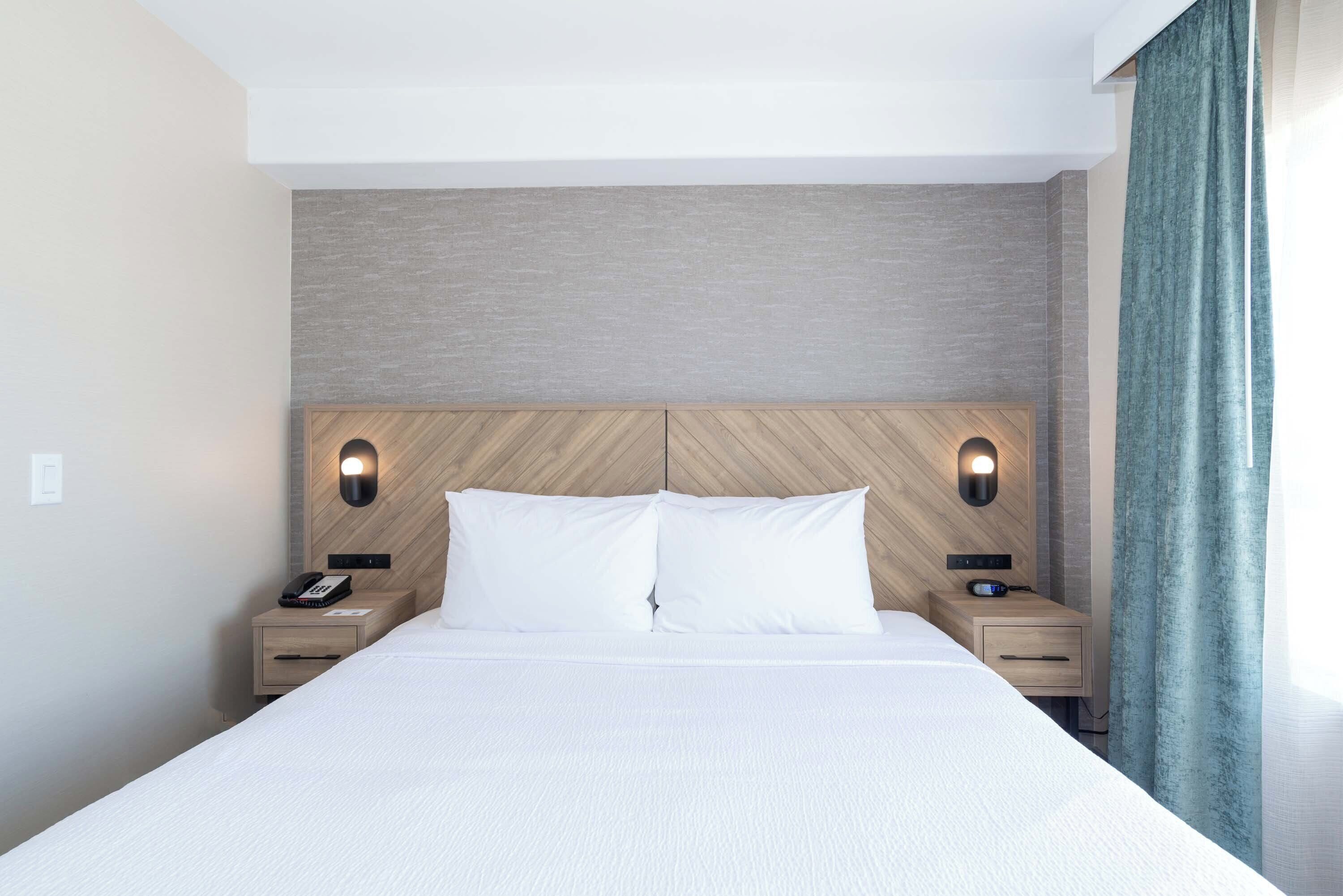 Standard Suite, 1 King Bed with Sofa bed (Wet Bar)