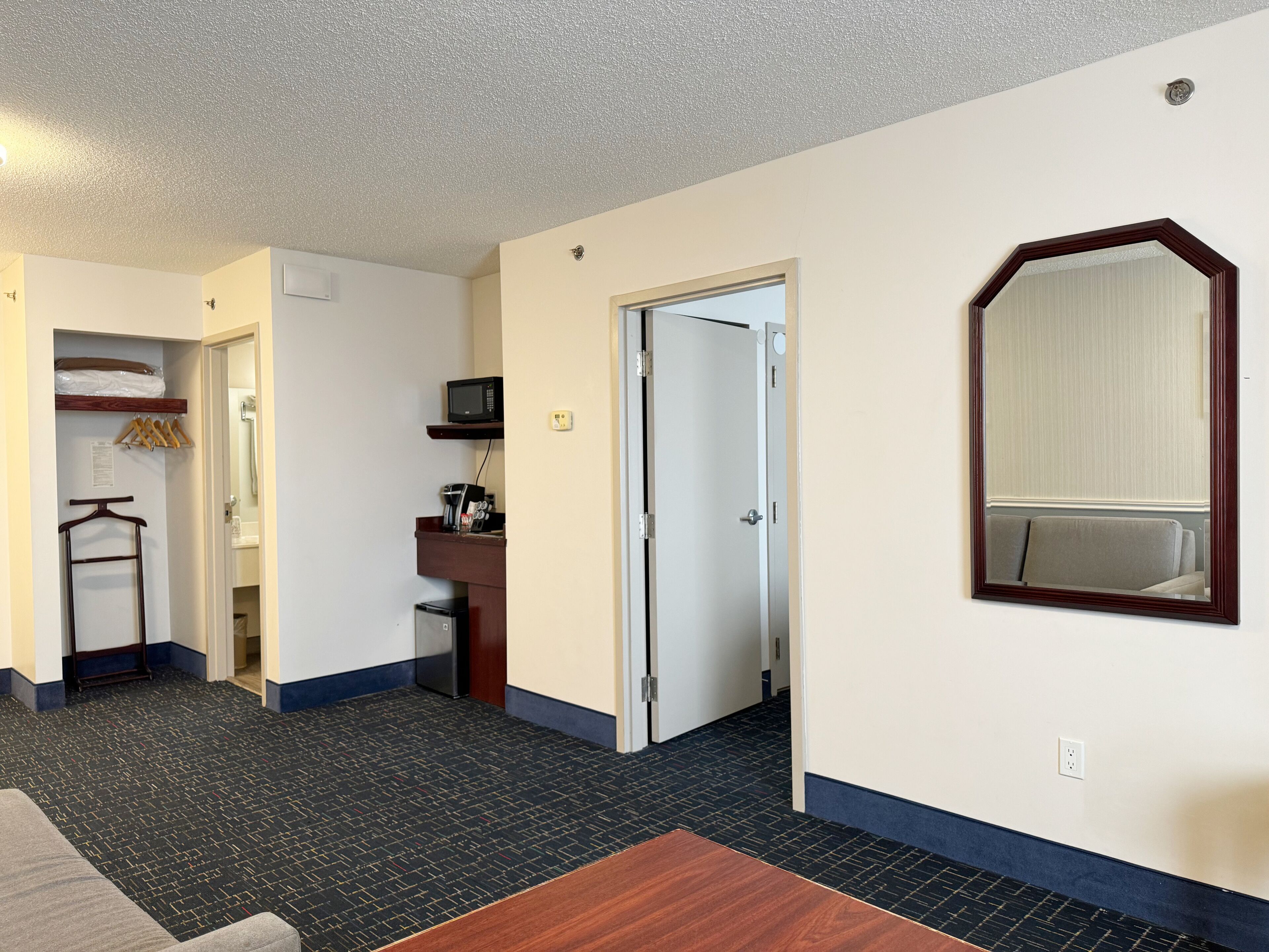 Photo - Divya Sutra Plaza and Conference Centre Calgary Airport