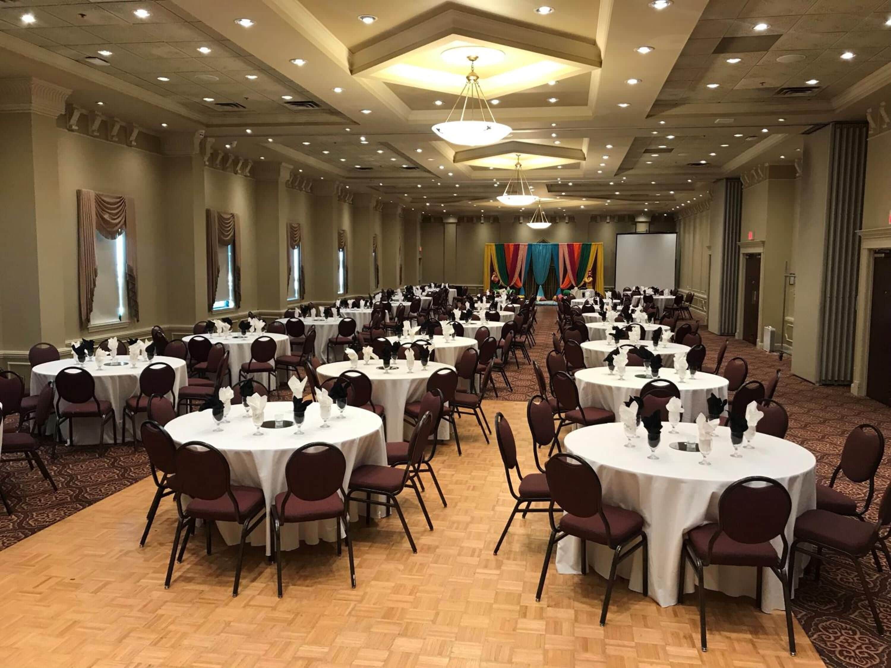 Photo - Divya Sutra Plaza and Conference Centre Calgary Airport