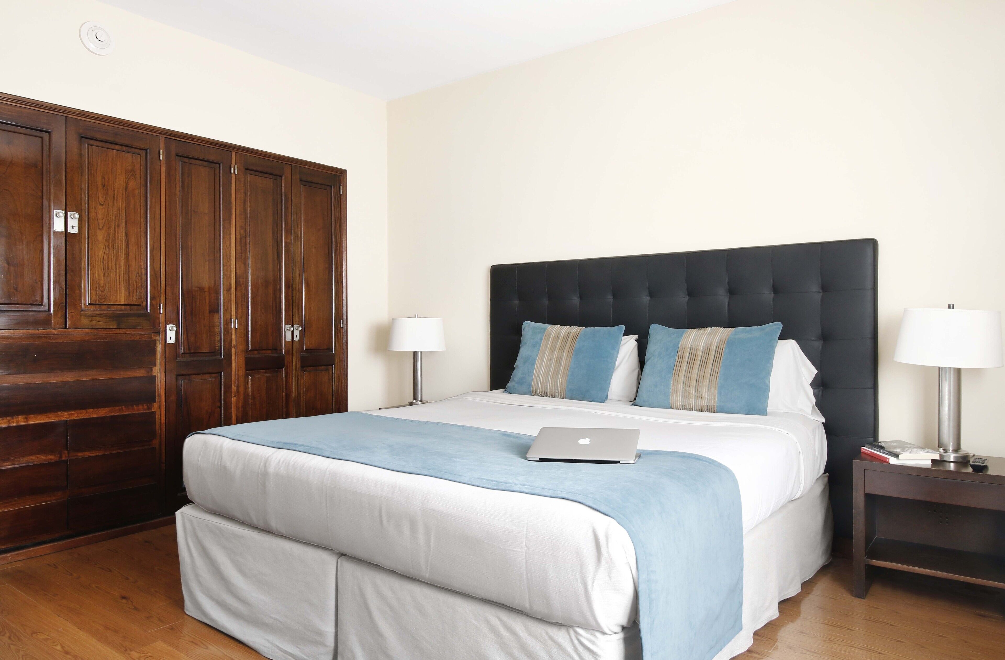 standard double or twin room | premium bedding, down duvets, pillow-top beds, in-room safe