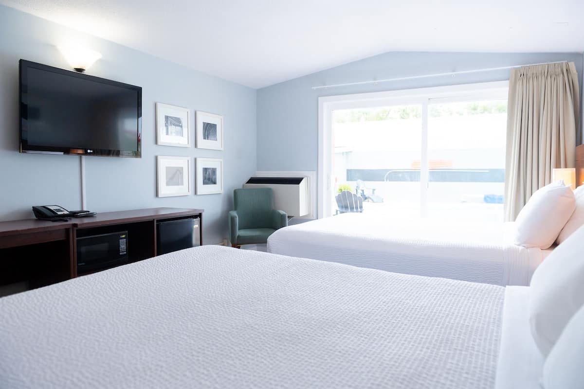 Standard Oda, 2 Büyük (Queen) Boy Yatak | Masa, ütü/ütü masası, ücretsiz kablosuz İnternet, çarşaf takımı