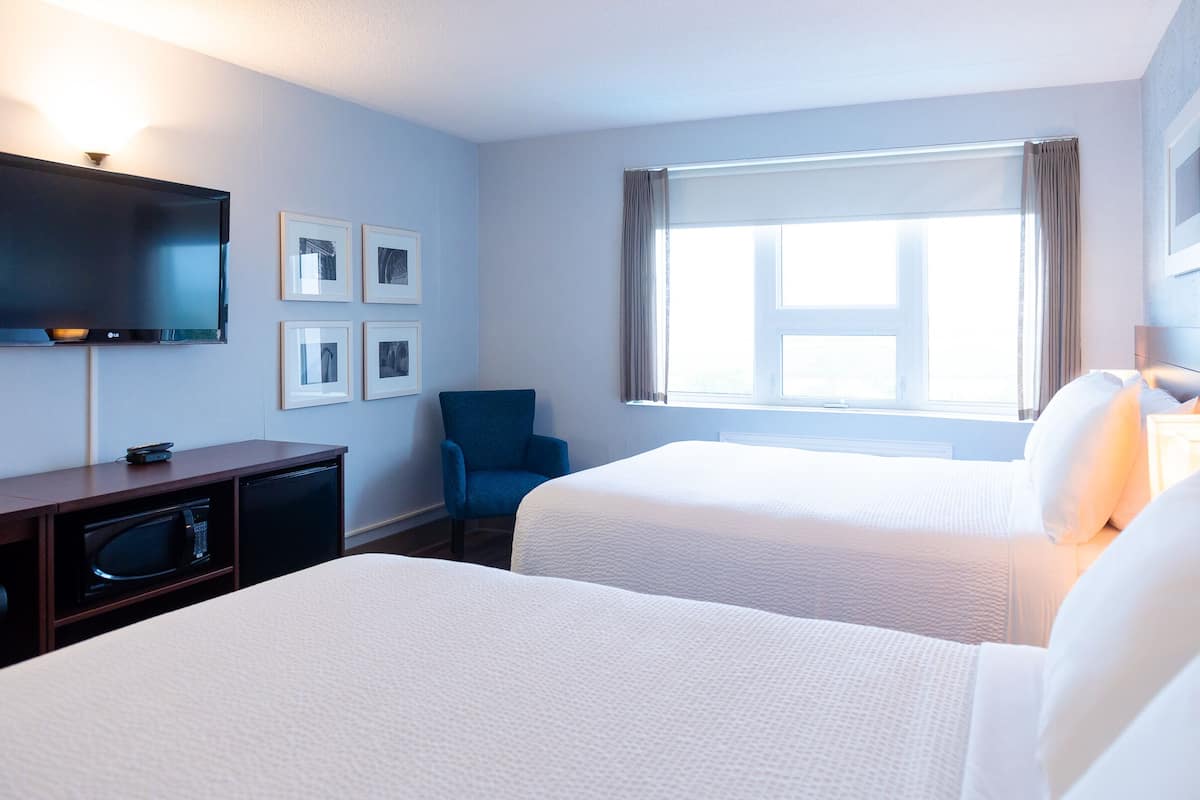 Standard Oda, 2 Büyük (Queen) Boy Yatak | Masa, ütü/ütü masası, ücretsiz kablosuz İnternet, çarşaf takımı