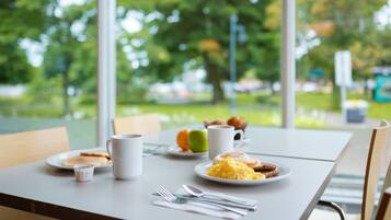 Free daily continental breakfast