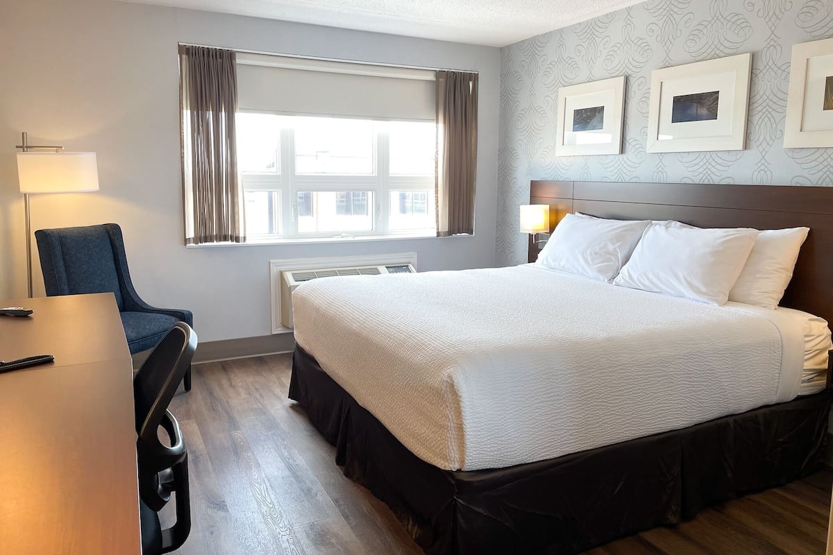 Desk, iron/ironing board, free WiFi, bed sheets