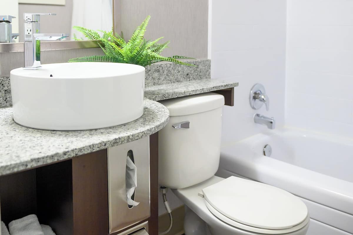 Standard Oda, 2 Büyük (Queen) Boy Yatak | Banyo | Duş/küvet kombinasyonu, ücretsiz banyo/kozmetik ürünleri