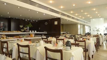 Daily buffet breakfast for a fee