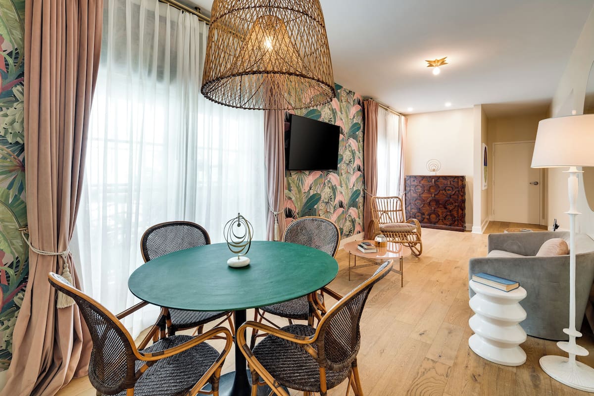 Grand Suite, 1 Queen Bed | Living area | 50-inch flat-screen TV with digital channels, TV