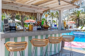 Bar (on property) - The Savoy Hotel & Beach Club (Miami Beach)