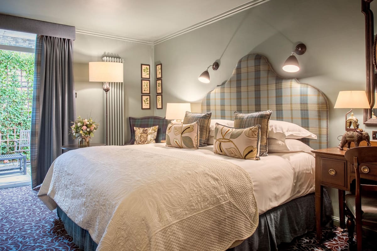 in-room safe, individually decorated, desk, iron/ironing board