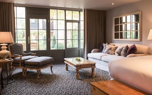 Suite (Open Plan) | Zimmersafe, individuell dekoriert, Schreibtisch, Bügeleisen/Bügelbrett