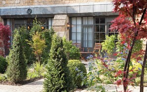 Suite (Courtyard,Open Plan) | Living area