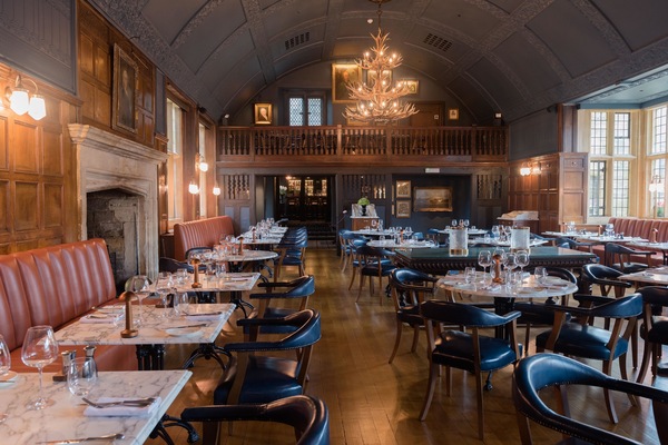 2 ristoranti, aperti a colazione e a pranzo, cucina europea moderna