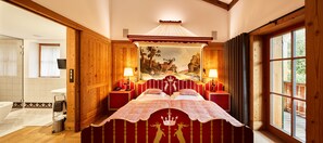 Suite, chimenea, vistas al valle | 1 dormitorio, minibar, caja fuerte y sistema de insonorización