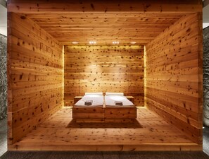 Parihoitohuone(ita), sauna, höyrysauna, vartalohoitoja, aromaterapiaa
