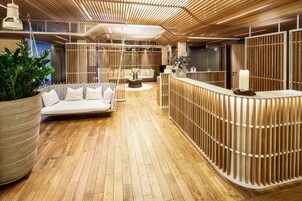 Couples treatment rooms, sauna, steam room, body treatments