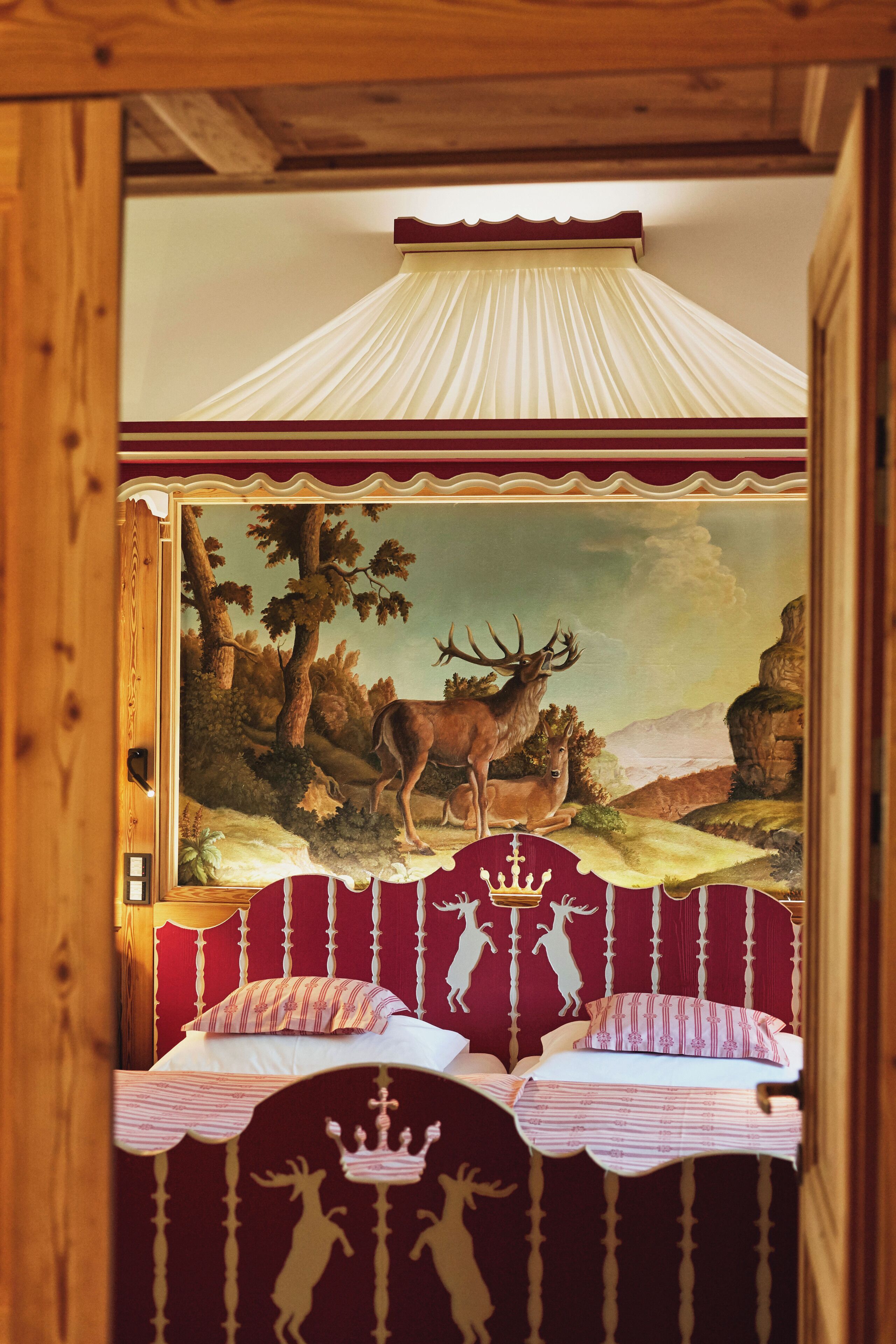 Suite, peis, dalutsikt | Minibar, safe på rommet, lydisolert og wi-fi (inkludert)