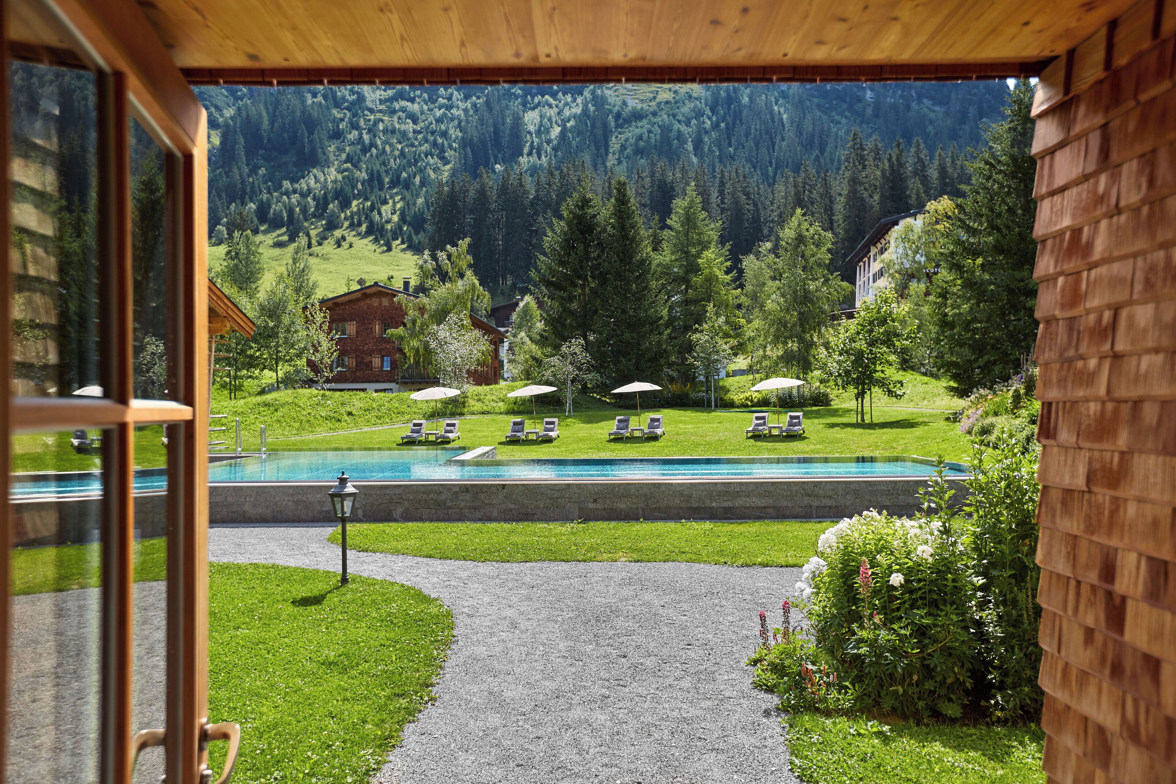 Innenpool, Außenpool, Liegestühle