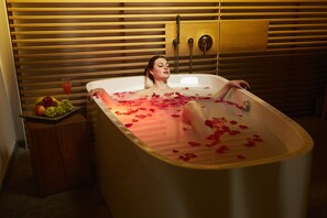 雙人療程室、桑拿、蒸氣室、身體療程、芳香療法、熱石按摩